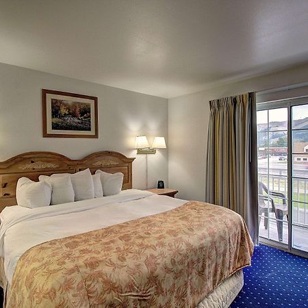 Days Inn & Suites By Wyndham Lolo Buitenkant foto